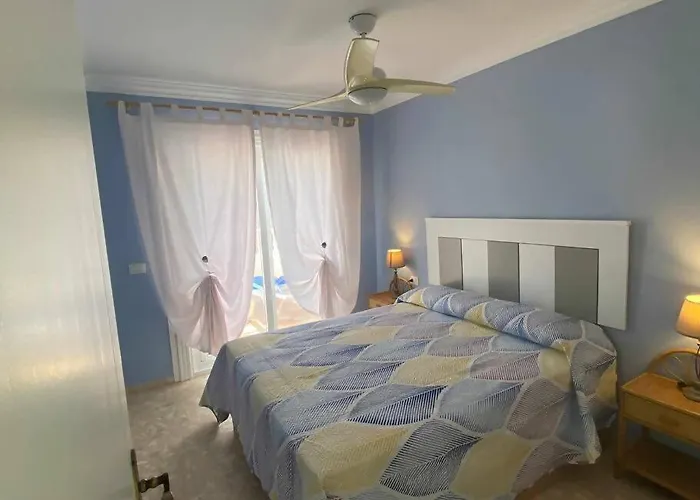 Romantico Frente Al Mar Amarilla Golf